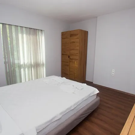 Lara Breeze Homes アパート *